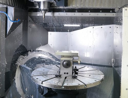 CNC-Maschine in der CNC-Fertigung im Einsatz