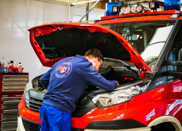 Stellenangebot - Mechatroniker, Elektrotechnik am Feuerwehrfahrzeug